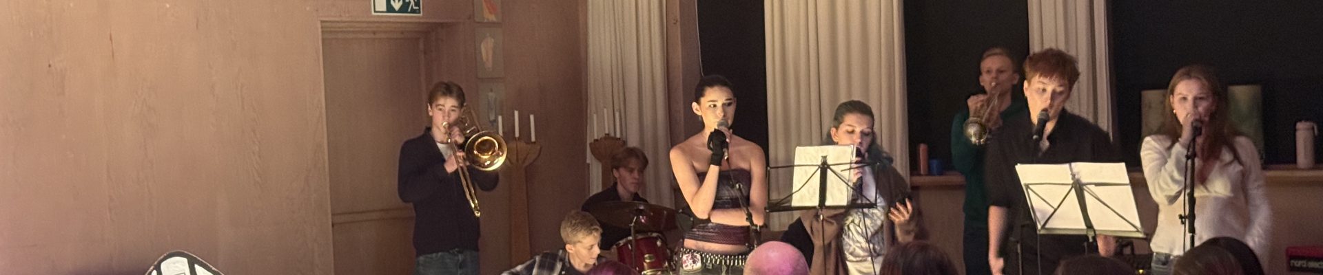 Solidaritetsuken 2025: Stappfull sal, høy stemning og masse engasjerte elever og foresatte!